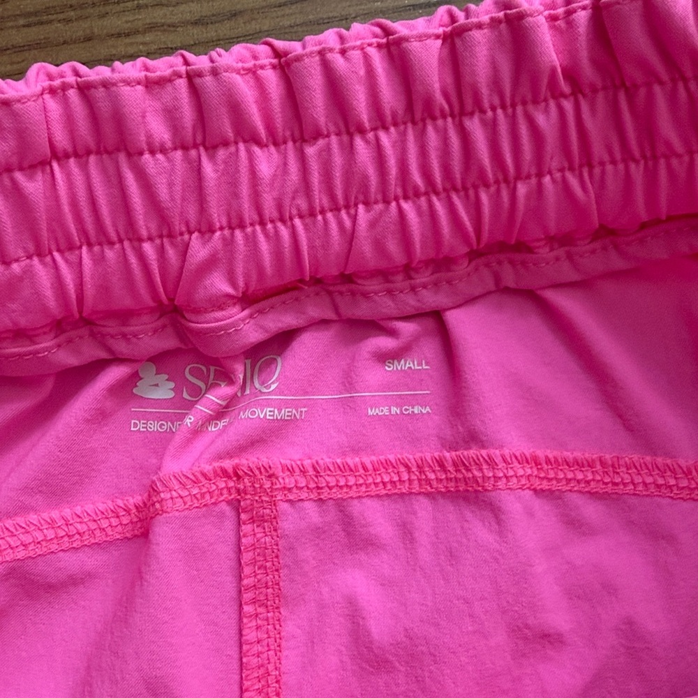 SENIQ trailmix shorts size small - Picture 3 of 4
